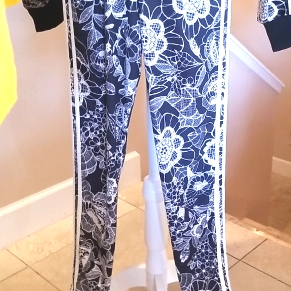 FARM × ADIDAS Florido Batwing Battenberg Lace B & W SUPERSTAR Cape  Leggings SET - Picture 8 of 16